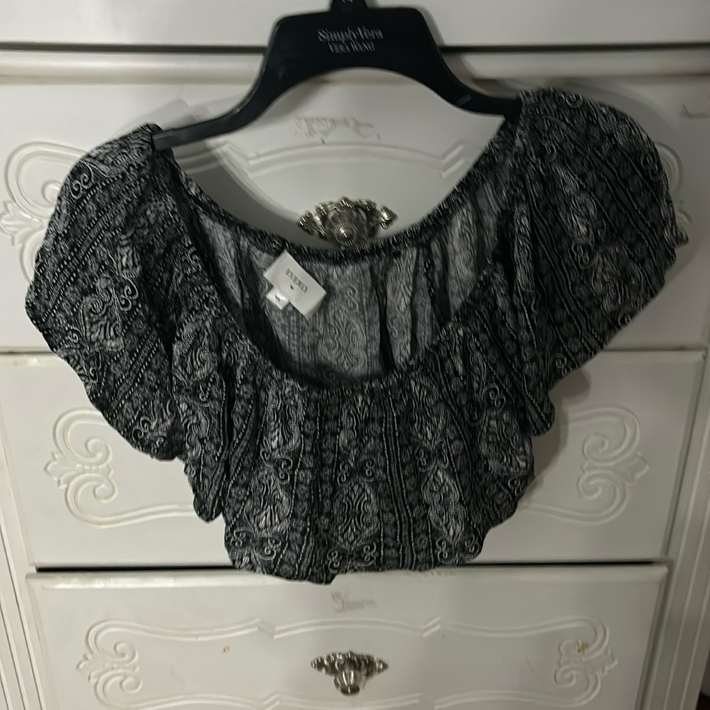 Off the shoulder ruffle crop top